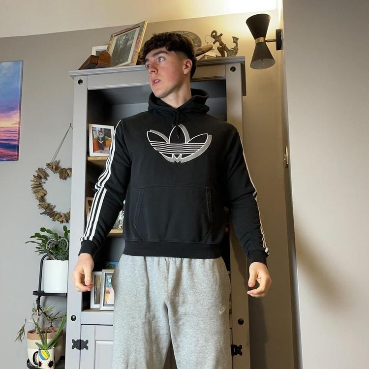Vintage Adidas Originals Embroidered Graphic Hoodie image 3