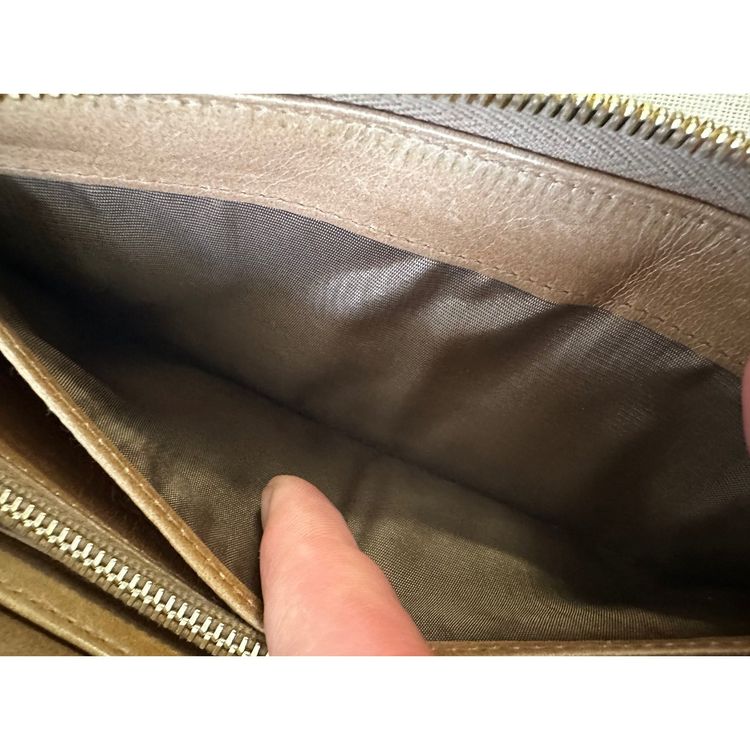 Large zipped wallet / all-in-one Miu Miu in pleated taupe leather / Miu Miu Matelassé long wallet imagen 9