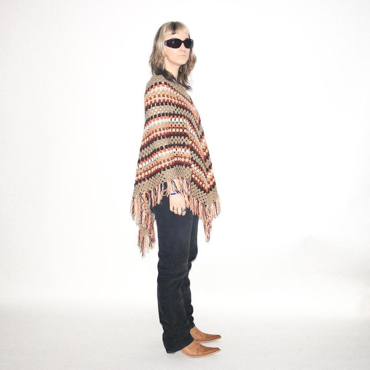 Vintage 90s crochet striped poncho in brown / beige 4