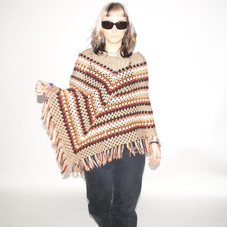 Vintage 90s crochet striped poncho in brown / beige 5