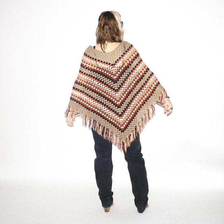 Vintage 90s crochet striped poncho in brown / beige 3