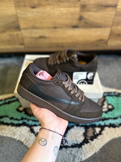 Nike Air Jordan 1 Travis Scott “Velvet Brown” U.K. 8.5