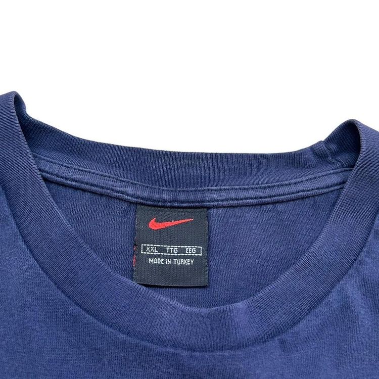 Y2K Nike small swoosh embroidered classic crew neck tshirt. Small logo on chest. 3