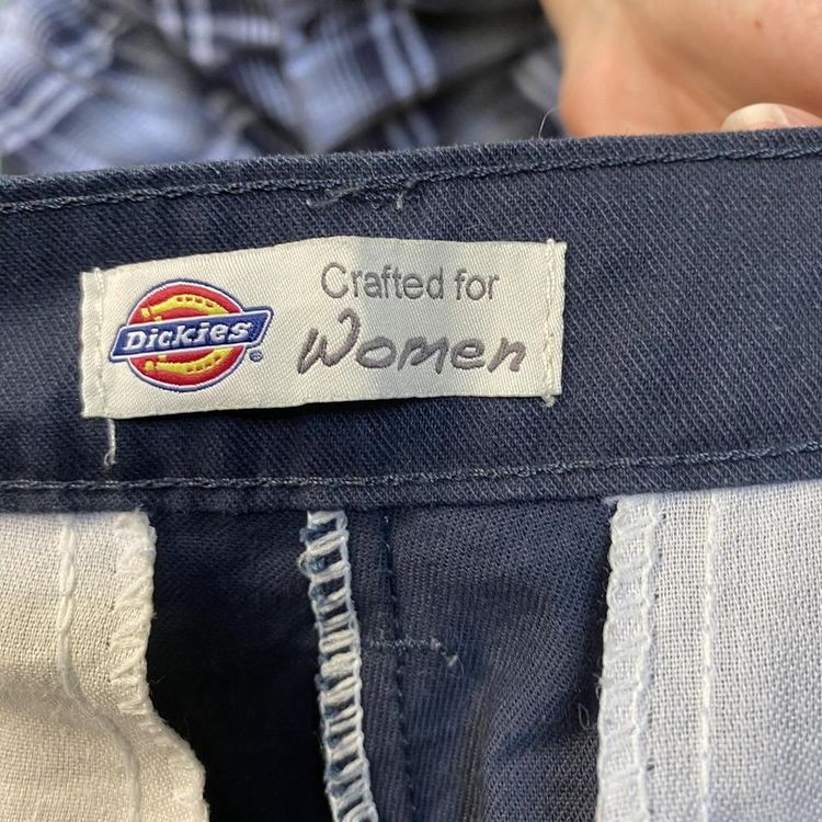 Dickies cargo shorts navy. image 4