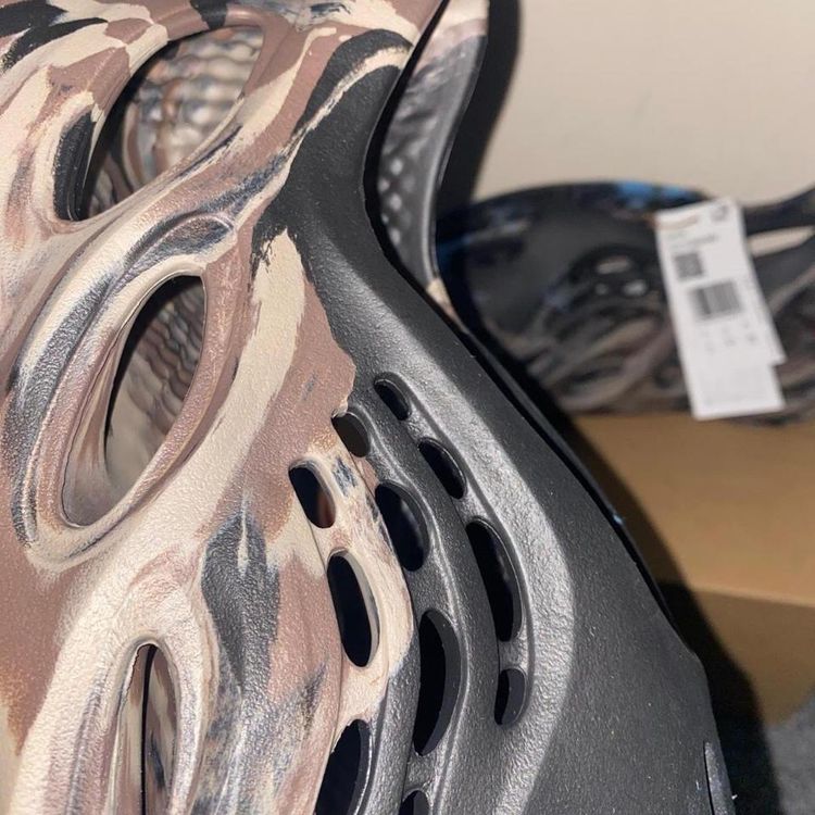 Yeezy Foam Rnner Mx Cinder. obraz 2