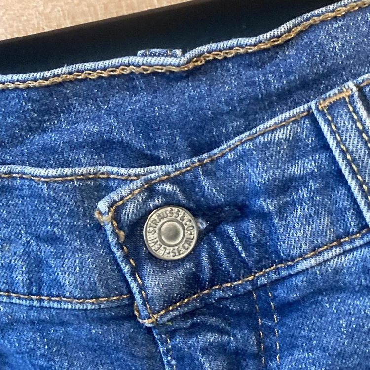 Levis Blue Jeans 4