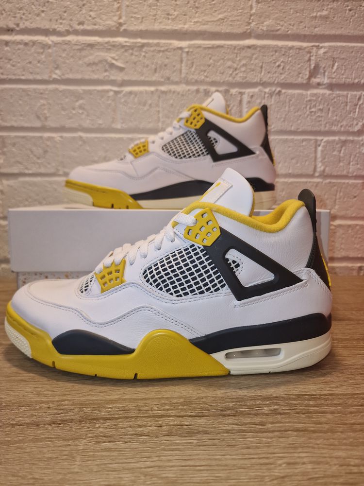 Nike Air Jordan 4 Retro Yellow Sulphur, #Box 9/10