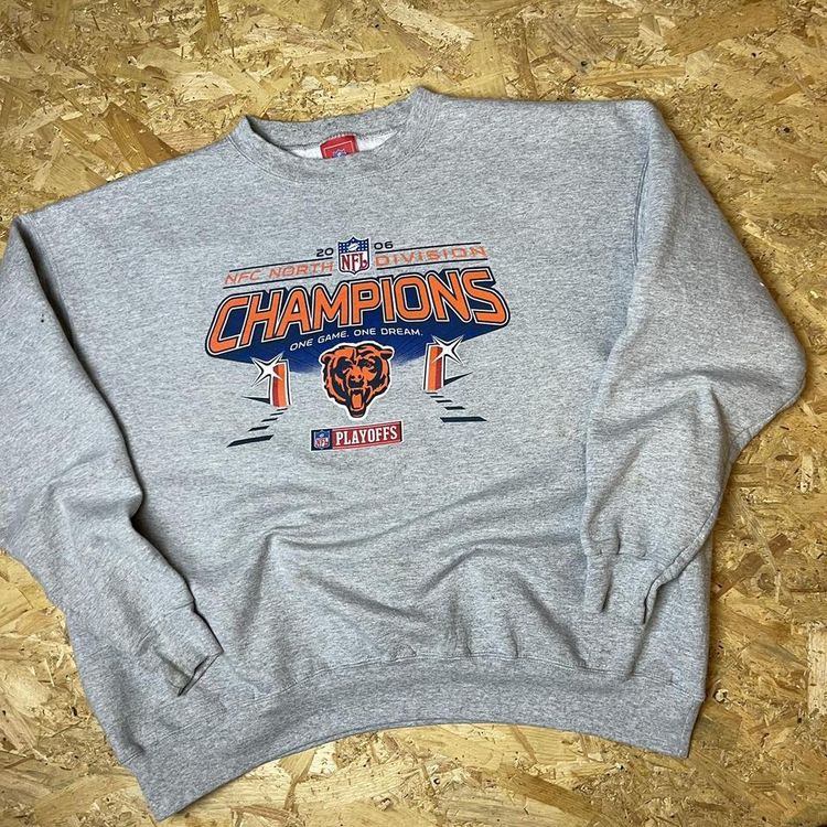 Vintage Reebok NFL x Chicago Bears Graphic Sweatshirt 3