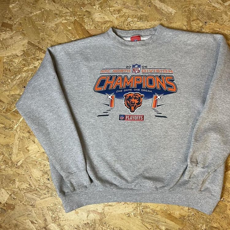 Vintage Reebok NFL x Chicago Bears Graphic Sweatshirt 4