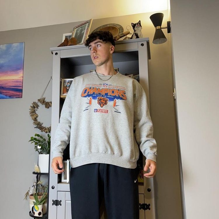 Vintage Reebok NFL x Chicago Bears Graphic Sweatshirt 5