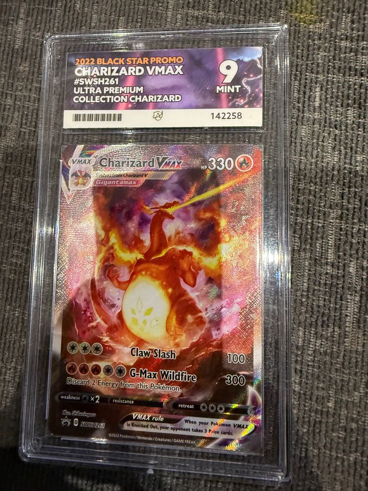 Charizard Vmax Ultra Premium Collection Card