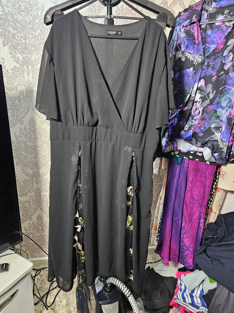 Black Dress With Floral Embroidery