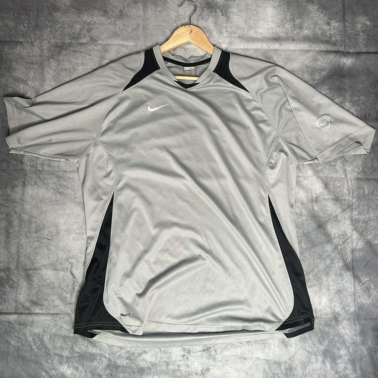 Nike Nike 00s label grey and black t-shirt including a Nike tick embroidered logo on the arm and the Nike product image
