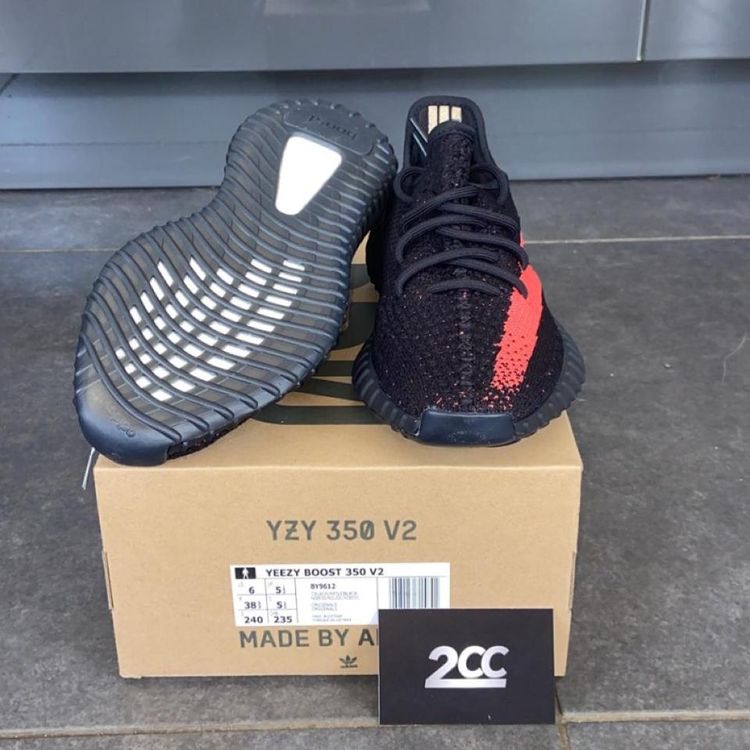 - Adidas Yeezy Boost 350 V2 Core Black Red imagen 4