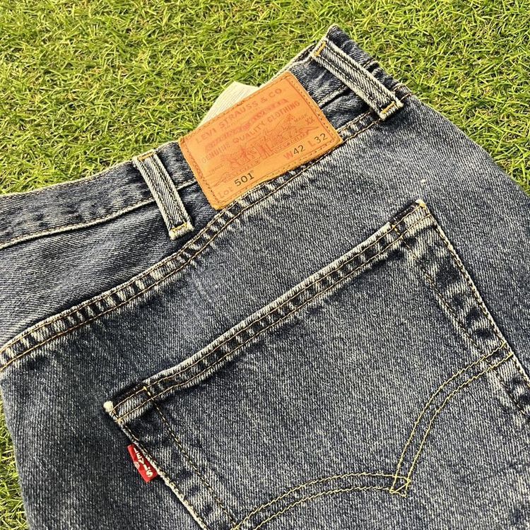 Blue Levis 501 jeans image 2