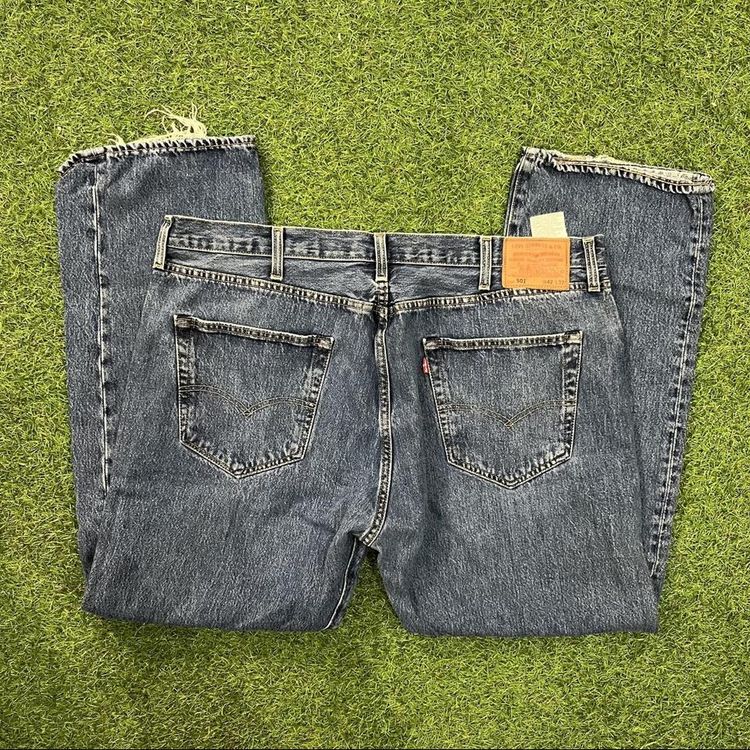 Blue Levis 501 jeans image 3