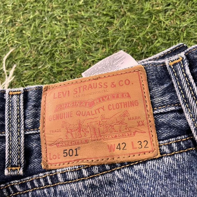Blue Levis 501 jeans image 5