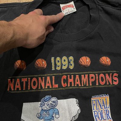 Nutmeg Mills single stitch 1993 North Carolina Tar Heels college Basketball faded black graphic t-sh 3
