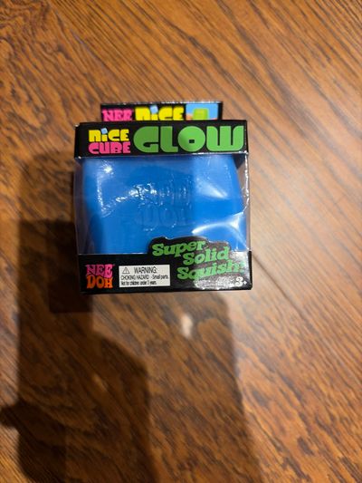Needoh Nice Cube Glow Super Solid Squish