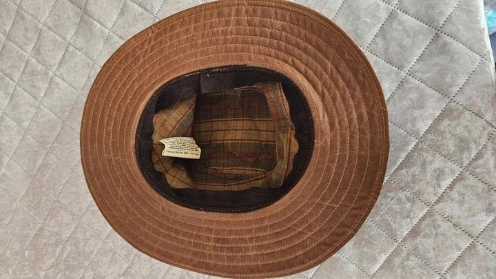 Brown Wide-Brim Hat With Feather Detail imagen 2