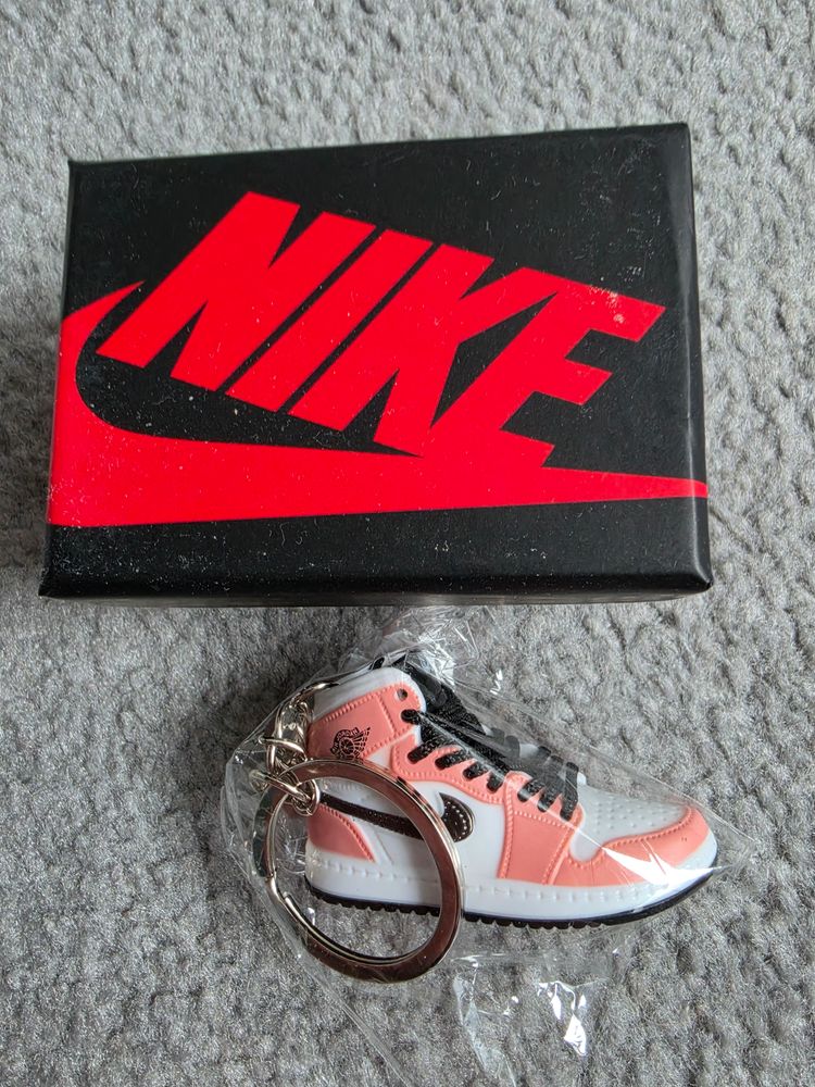 Immagine di Nike Sneaker Keychain 2