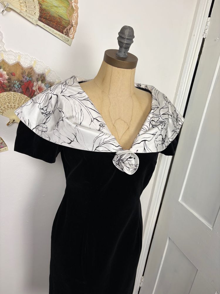 Vintage 80s Velvet evening dress with shawl collar image 7