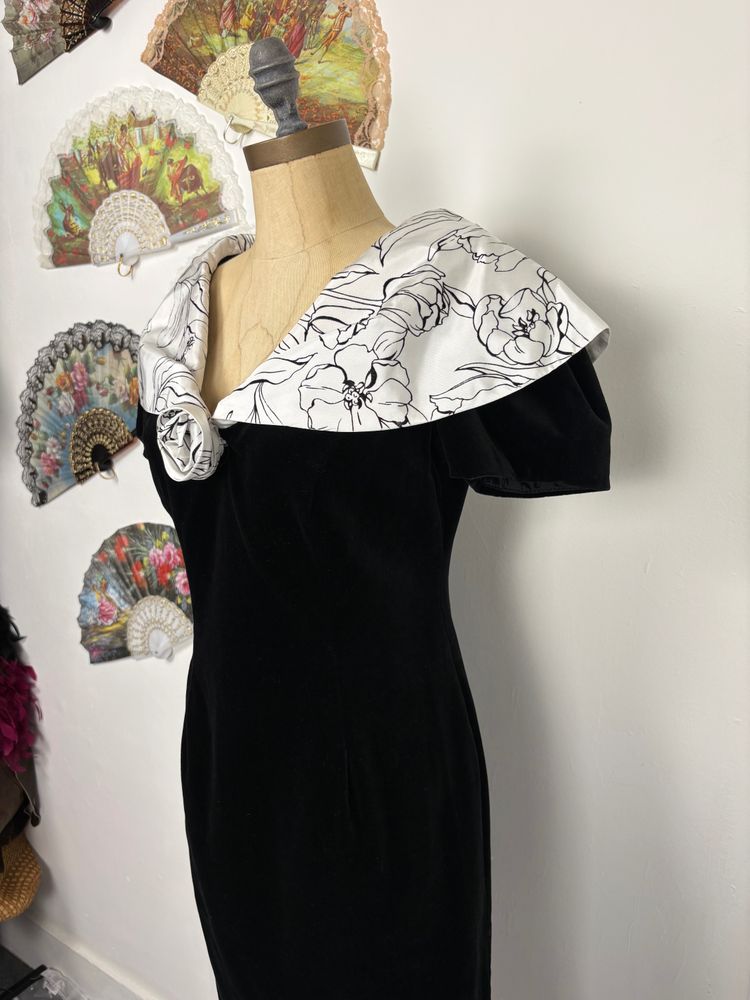 Vintage 80s Velvet evening dress with shawl collar image 8