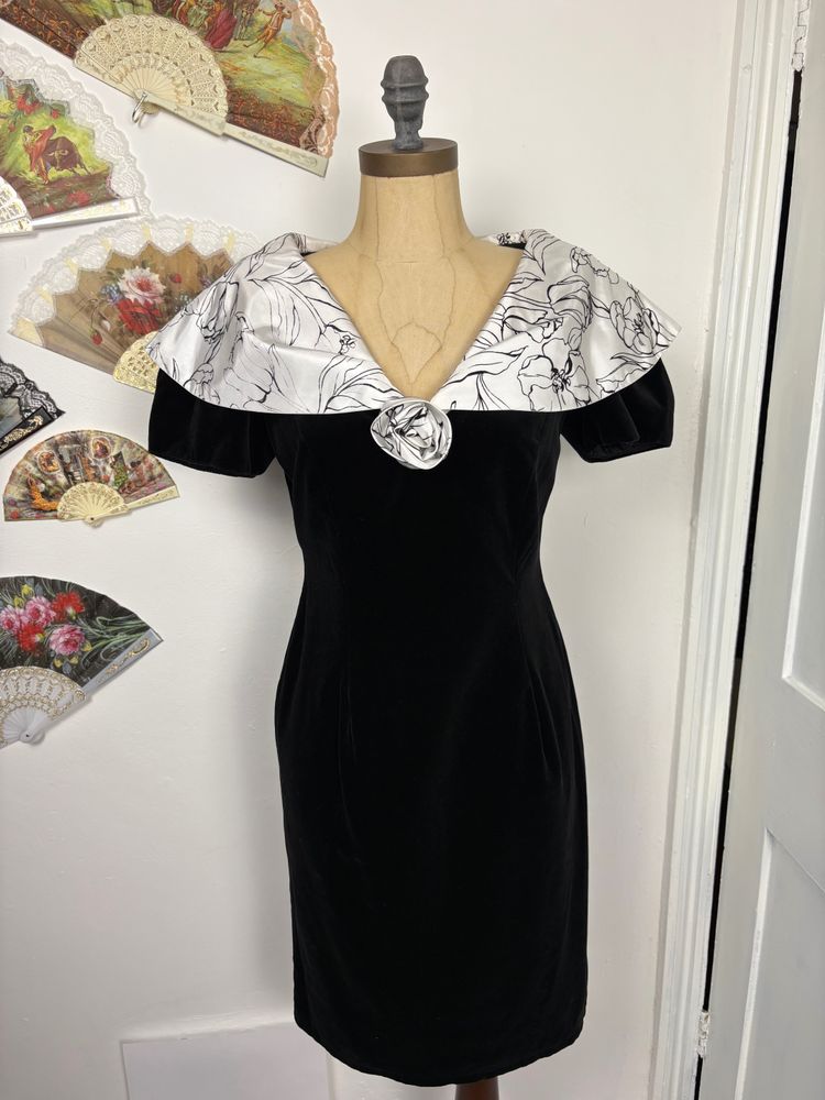 Vintage 80s Velvet evening dress with shawl collar image 2