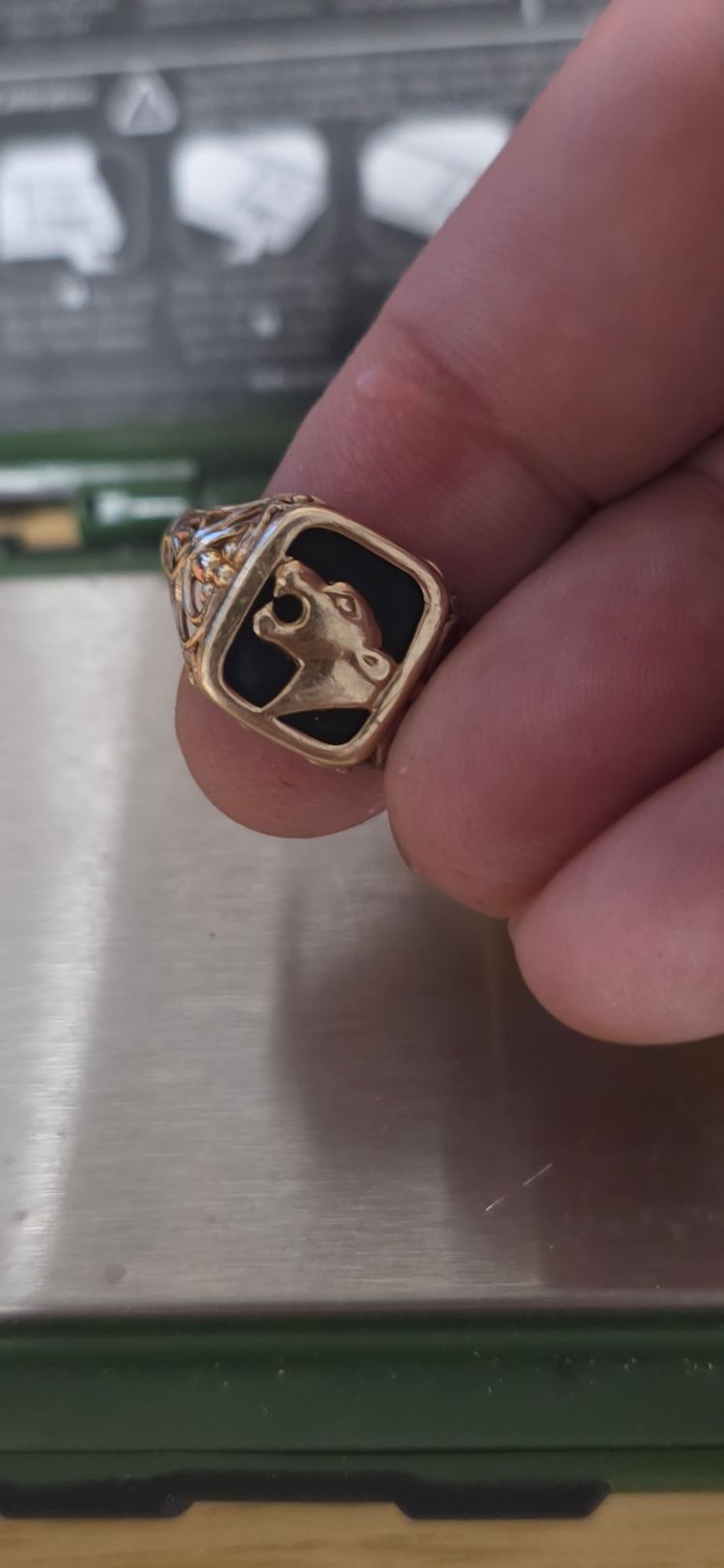 9ct Gold Ring With Horse Head Design £155 Size U imagen 3