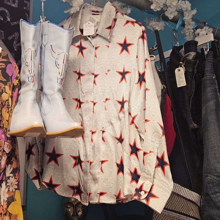 Kimchi Blue white shirt with red and blue star pattern product image