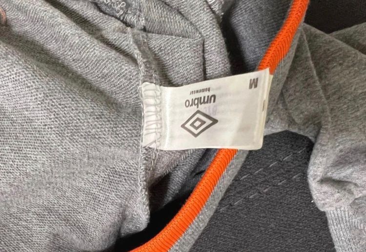 Umbro Grey Hoodie With Orange Textured Lettering imagen 4