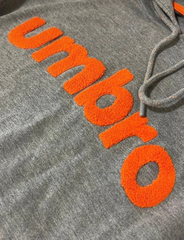 Umbro Grey Hoodie With Orange Textured Lettering imagen 3