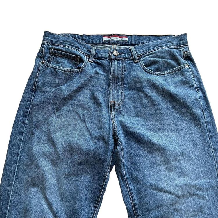 Tommy Hilfiger mid blue wash straight relaxed fit denim jeans. Small logo embroidery on the back poc 2