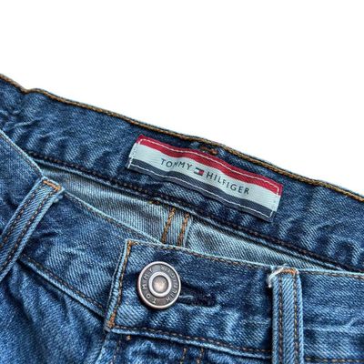 Tommy Hilfiger mid blue wash straight relaxed fit denim jeans. Small logo embroidery on the back poc 4