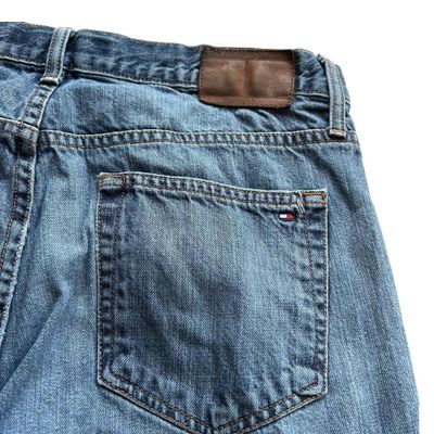 Tommy Hilfiger mid blue wash straight relaxed fit denim jeans. Small logo embroidery on the back poc 6