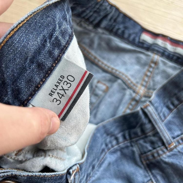 Tommy Hilfiger mid blue wash straight relaxed fit denim jeans. Small logo embroidery on the back poc 8