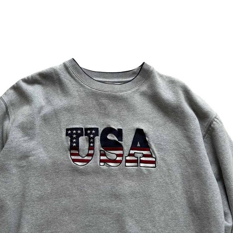 Y2K USA crew neck embroidered tourist style sweatshirt. 2