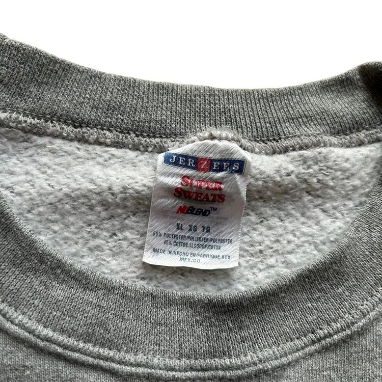 Y2K grey sports graphic print sweatshirt. 2006 racquet ball design. 3
