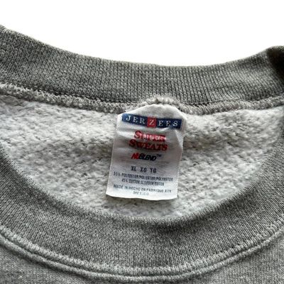 Y2K grey sports graphic print sweatshirt. 2006 racquet ball design. 3