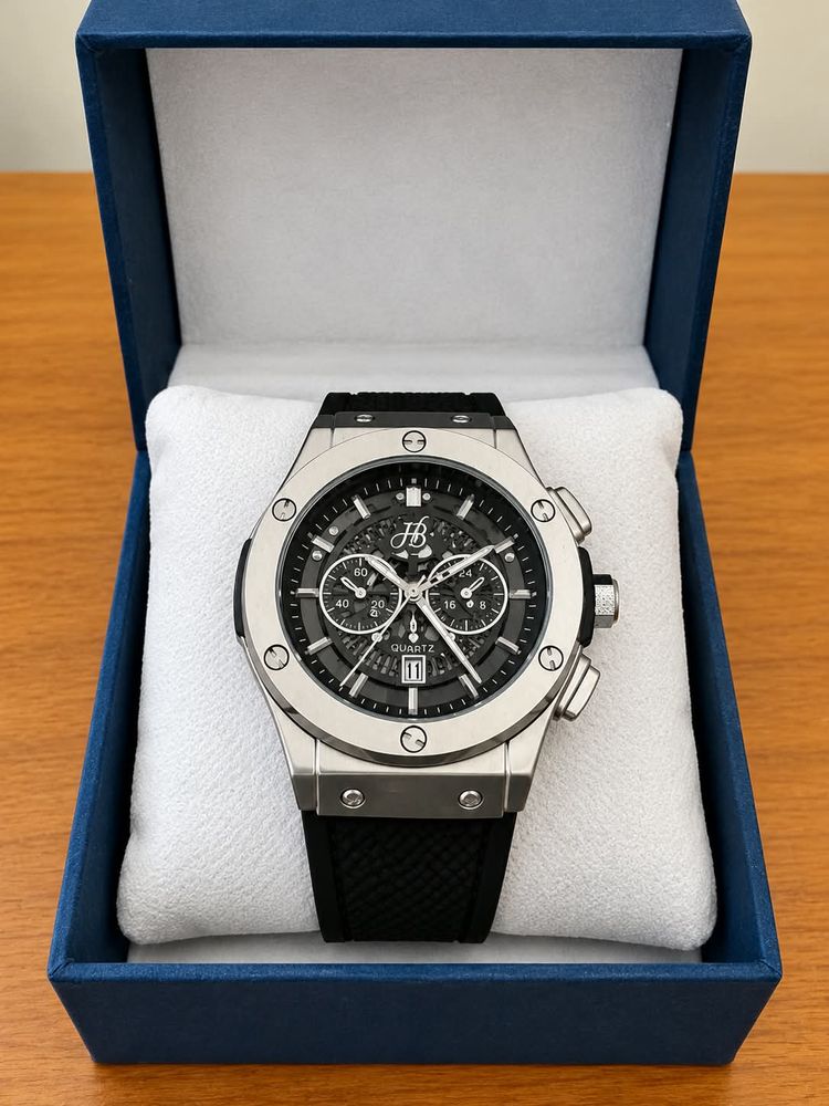 Immagine di Black And Silver Wristwatch 1