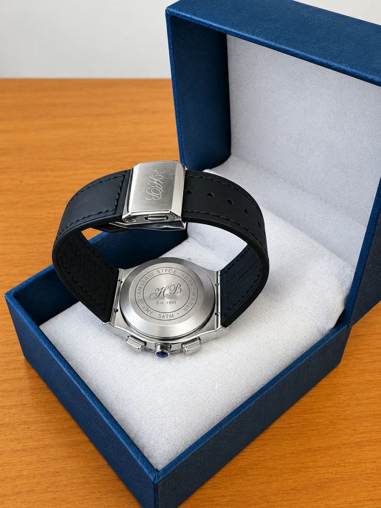Immagine di Black And Silver Wristwatch 2