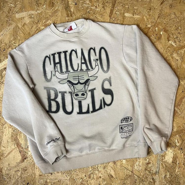Vintage Mitchell & Ness NBA x Chicago Bulls Graphic Sweatshirt 3
