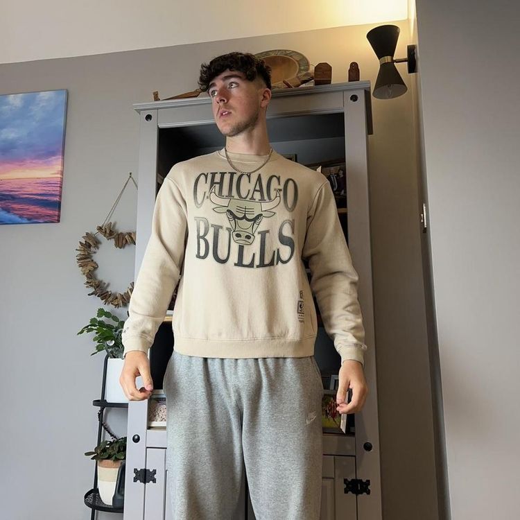 Vintage Mitchell & Ness NBA x Chicago Bulls Graphic Sweatshirt 4