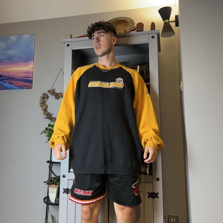 Vintage Reebok NFL x Pittsburgh Steelers Graphic Sweatshirt 4
