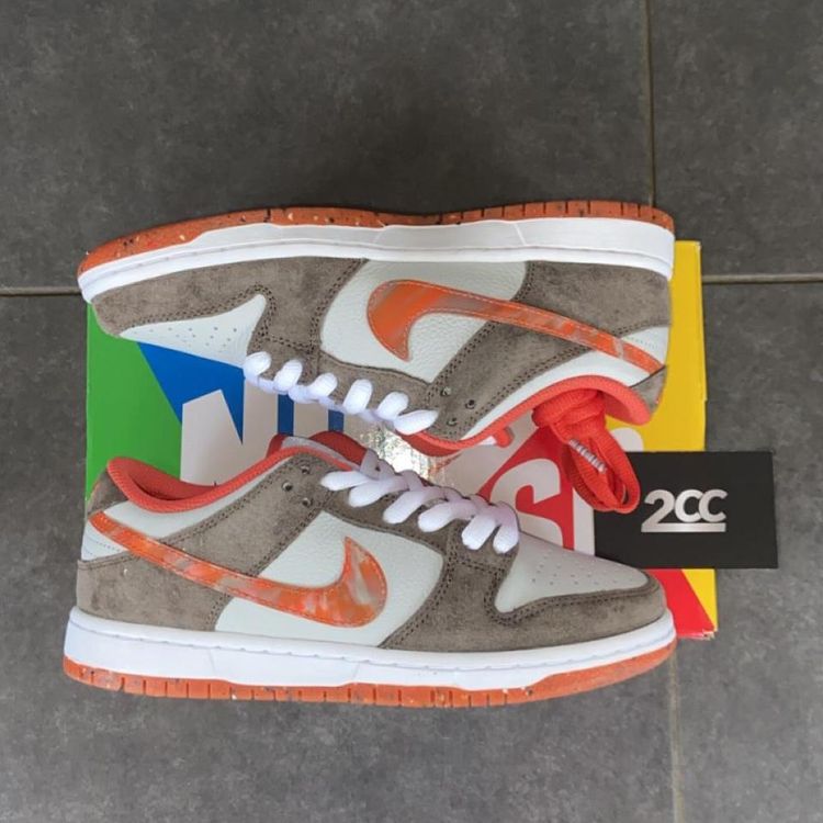 - Nike Dunk Low Crushed D.C.