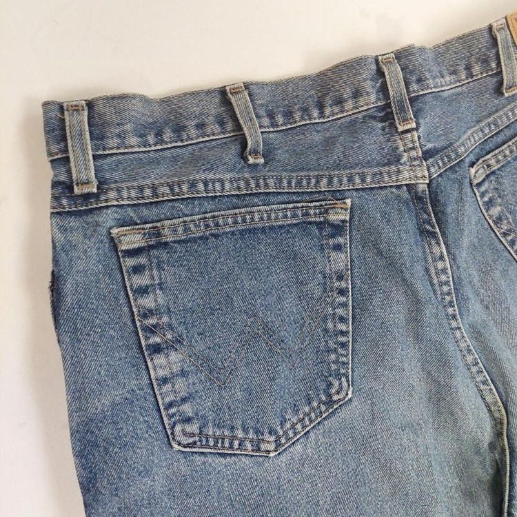Wrangler Medium Wash Blue Denim Jeans For Mens 40W 29L image 3