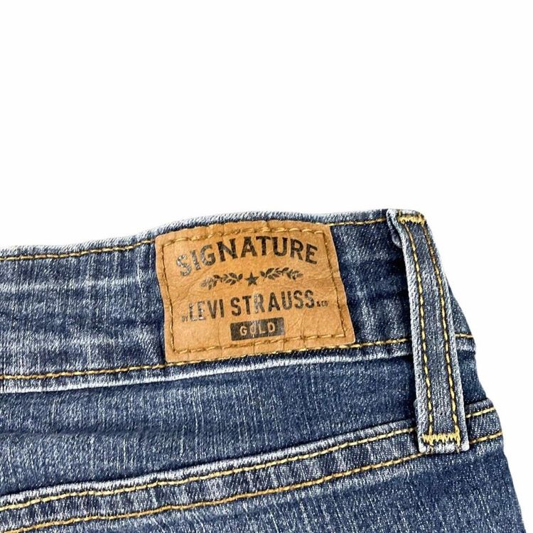 Levi's Signature Distressed Denim Shorts Size 28W