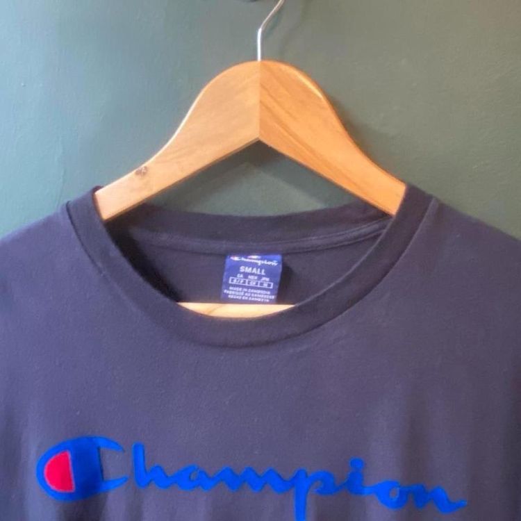 Immagine di Champion Velour Spell Out Tee in Navy Blue 4