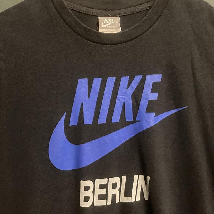 Nike Berlin Spell Out T Shirt obraz 3