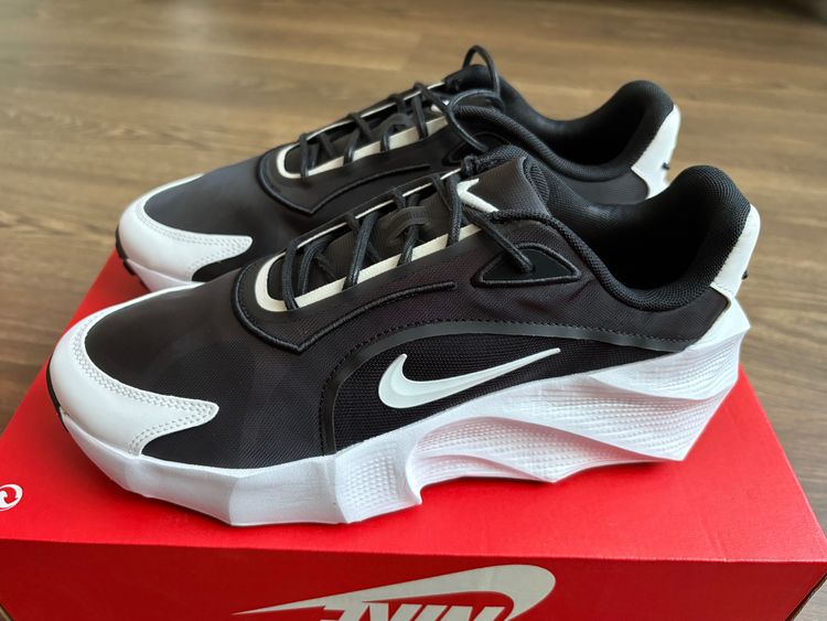 Nike Aura Edge Sneakers imagen 1
